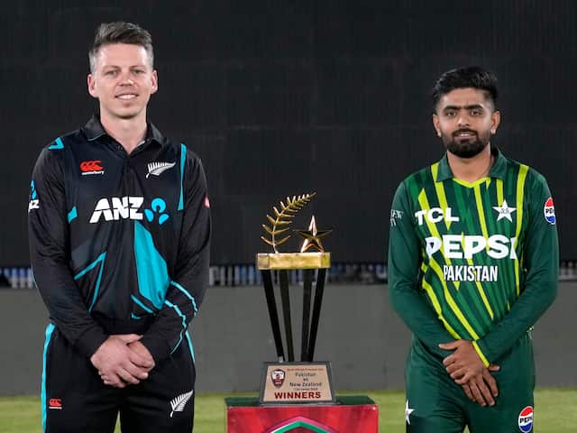MrPhool4's tweet photo. #PAKvsNZIts a Match Day 😍
7:30 PM 
All the best 🇵🇰
#PAKvsNZ https://t.co/e7tJ0R6pvu