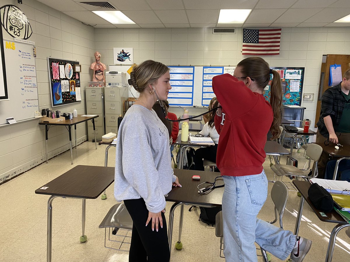 Ending the year with heart and lungs - special thanks to UAB and Jeff State for visiting us! Thanks to Nurse Nash for teaching us how to take blood pressures. Students loved it.
<a href="/shannonbogert1/">Shannon Bogert</a> <a href="/val_slay/">Val Slay</a> @ThePelhamWayPRN