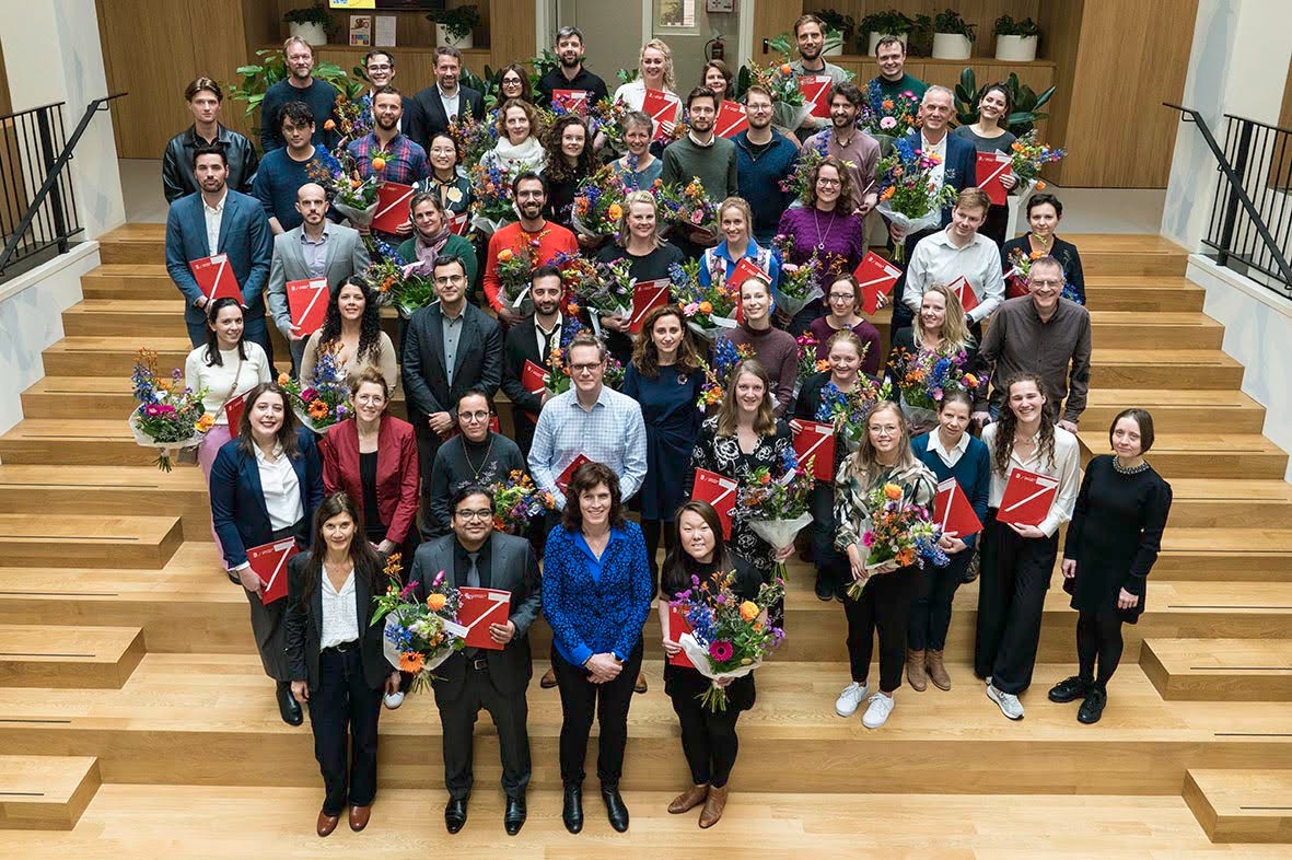 Meer dan 50 RUG-docenten ontvingen hun Basiskwalificatie Onderwijs-certificaat uit handen van rector Jacquelien Scherpen tijdens de grootste BKO-ceremonie tot nu toe. 🍾🥳 Lees meer: rug.nl/news/2024/04/0… 📸 Reyer Boxem