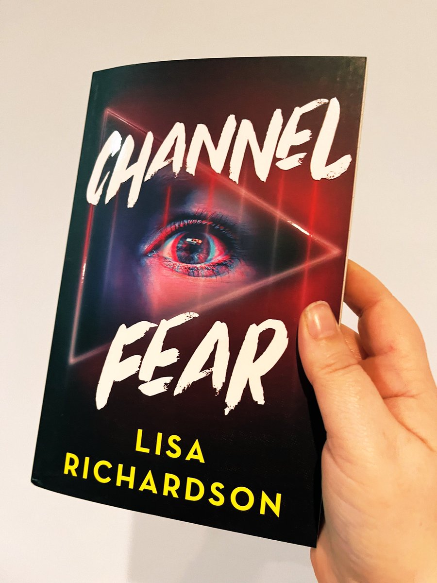 radley_zoe's tweet photo. These gorgeous books… and where better to get £10 voucher to spend but @bertsbooks 😊 #ChannelFear by #LisaRichardson published by @chickenhsebooks & #Penance by @FancyEliza published by @FaberBooks there’s a similar theme here 😂 couldn’t resist these. https://t.co/on2kfWMHGe