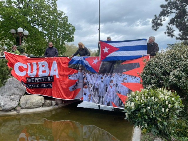 The solidarity came also from Yverdon-les-Bains in canton #Vaud.

Thanks 👍 to our friends from @CubaSuizaNacion !! for their incredible support to the Cuban people's claims.

#EndTheEmbargo
#LetCubaLive