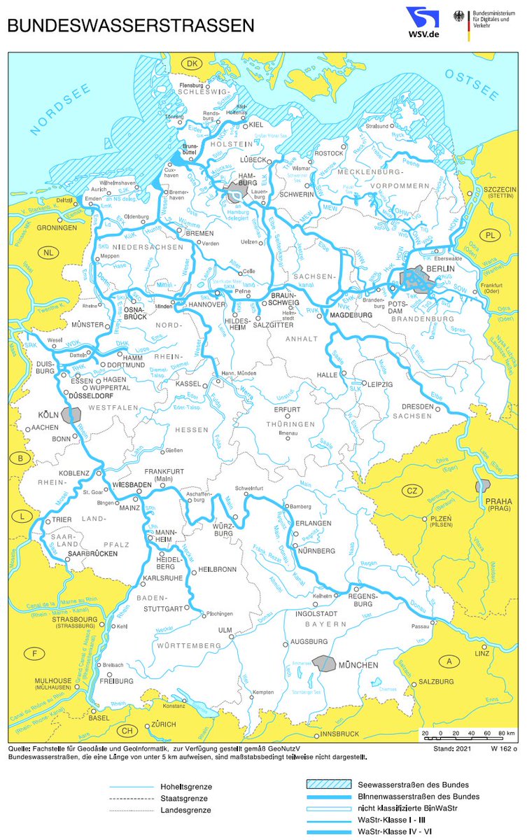 W ramach poszerzania kompetencji o kwestie transportowe w Niemczech przyszło mi zająć się żeglugą śródlądową. Poniżej🧵z garścią danych o 🇩🇪drogach wodnych i towarowym transporcie śródlądowym: 👉Długość sieci śródlądowych dróg wodnych to 7,5 tys. km (75% rzeki, 25% kanały). 1/8