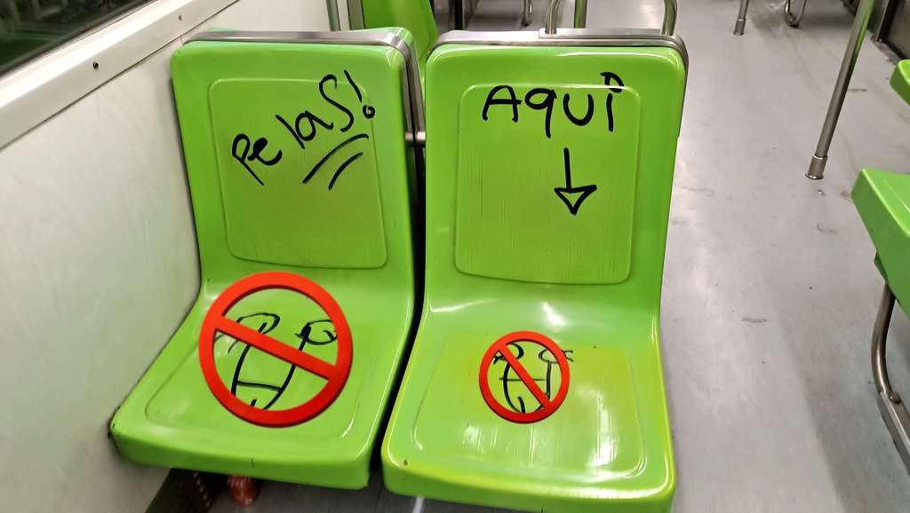 ItzelCV30's tweet photo. @MetroCDMX considero que esto es de muy mal gusto 
Se encuentra en el convoy R3712 en el segundo vagón del área de mujeres Línea 9 https://t.co/Rz38CifecO