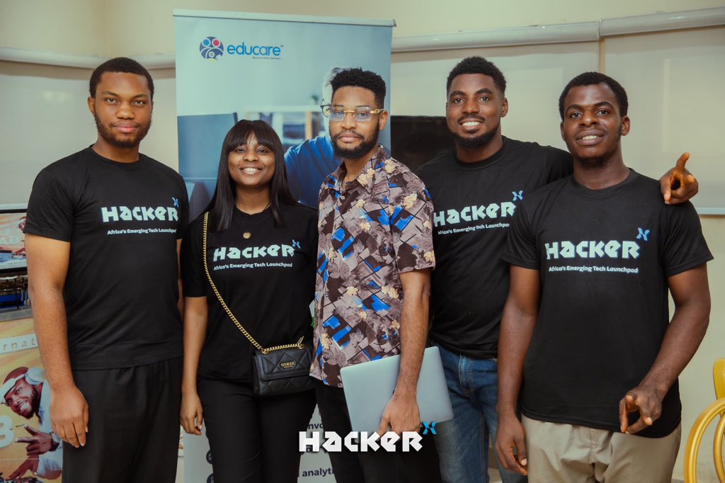 Afenblockchain's tweet image. Together, we continue to shape the future! 👏 #AIEduHack #HackForTheFuture 💛 🚀. 
🧵 3/