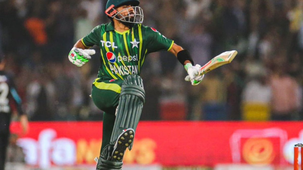 MrPhool4's tweet photo. King plays today 👑
#PAKvsNZ | #BabarAzam𓃵 https://t.co/pdg5zSBiry