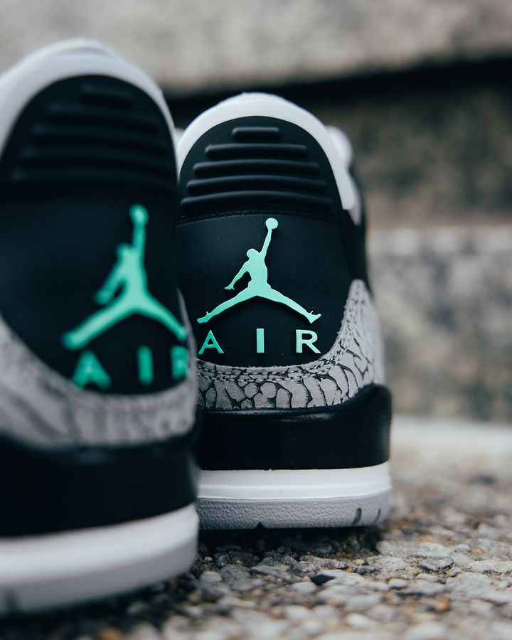 SupplyNinja's tweet photo. $40 OFF! 👟 Air Jordan 3 Retro "Green Glow" 

$160 (reg $200) w/code JUST4MOM
https://t.co/GgClEMG6hw

#jordans #snkrs #shoedrops #ad https://t.co/bby06mTmiw