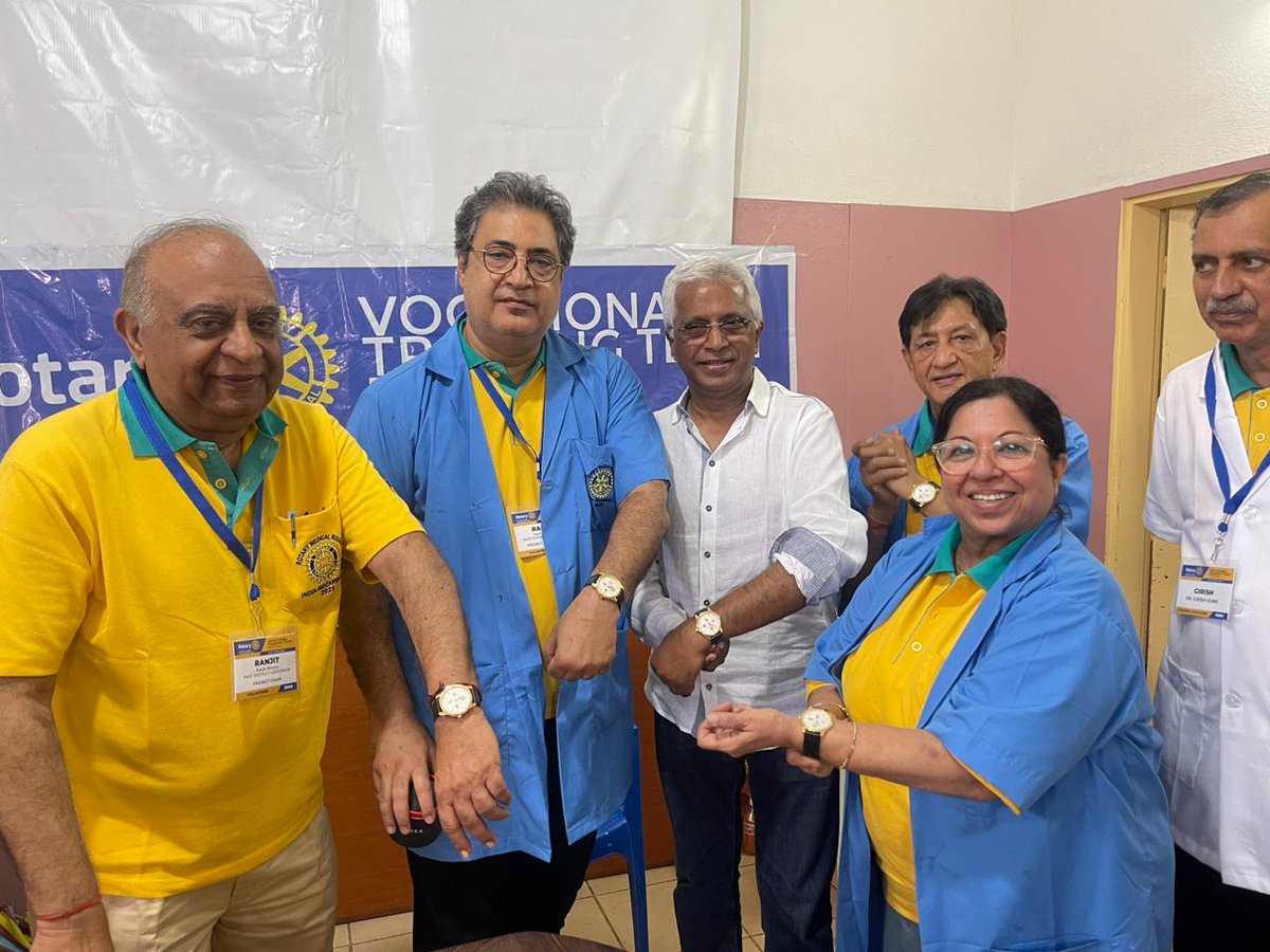 Rotary club of Chimoio (18 Apr 2024) in collaboration with Rotary Club of Panipat, India are conducting free medical camp in Chimoio in Manica Province from 14-27 Apr'24. High Commissioner visited Chimoio and interacted with the 🇮🇳 delegation and local partners. #indiamozambique