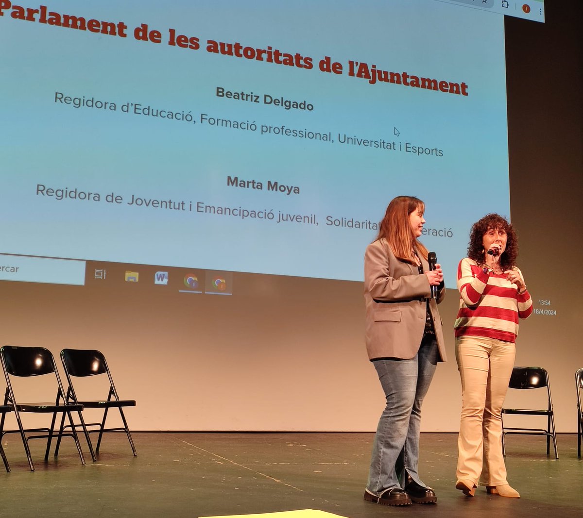 La regidora d'Educació <a href="/BeaDelgado20/">Bea Delgado</a> clou la jornada del III Fòrum de Joves acompanyada de la regidora de Joventut <a href="/martamoyamolina/">Marta Moya</a> 
Les dues agraeixen la tasca feta durant les darreres setmanes a centres, alumnes i professors
<a href="/matarocat/">Ajuntament de Mataró</a>
<a href="/SEmataro/">SEZ Mataró (CRP, EAP i LIC)</a>