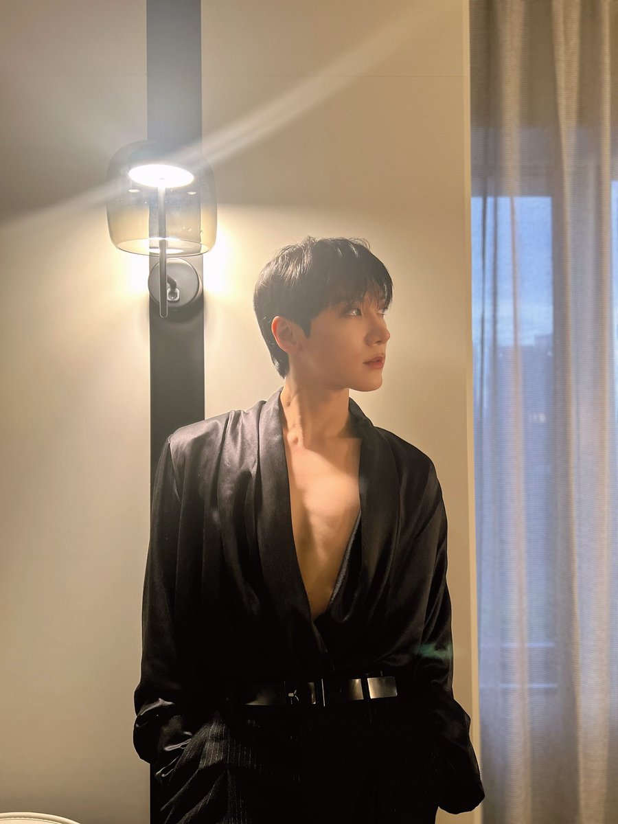 NCTsmtown's tweet photo. #TEN 

#李永钦 #텐 
#YSL #SaintLaurent
#NCT #WayV #威神V
#TENxSaintLaurent #SaintLaurentxTEN https://t.co/0B8xmPPNEu