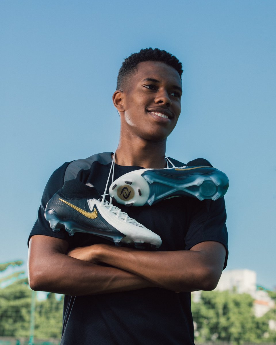 nikefootball's tweet image. Precision 🎯 in every part of the pitch, just don’t tell Estevão Willian how to get there. Go exactly where you want, and go with joy - play creatively.

A precisão 🎯 depende do resultado, mas o Estevão Willian consegue chegar lá de formas que você nem imagina.

#NikeFootball