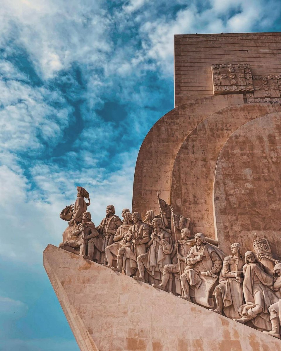 𝗙𝘂𝗻 𝗙𝗮𝗰𝘁: The Monument to the Discoveries was originally built as a temporary structure for the Portuguese World Exhibition held in 1940. #VisitLisboa visitlisboa.com 📍 Padrão dos Descobrimentos 📷 @b_the_traveller_