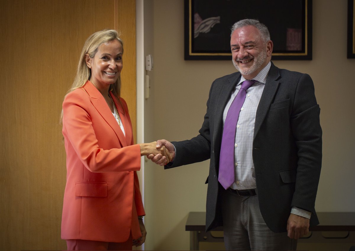 UDIMA's tweet photo. 🤝 La Universidad a Distancia de Madrid y Santander Universidades han firmado un convenio de colaboración para fortalecer la educación superior en España. https://t.co/i7zB8RNhpR