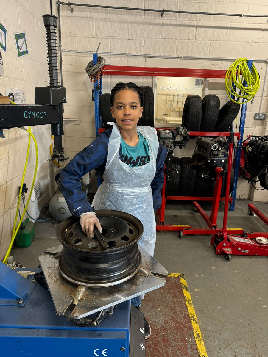 Aceproject1's tweet photo. Just a couple of extra photos from one of the Easter holiday clubs, where the kids were let loose on wheels and brakes. Budding mechanics of the future, maybe? 😁
#handsonexperience #gettingmessy #holidayclub #aceproject #gorleston #activenorfolk https://t.co/zmrhTbl7gh