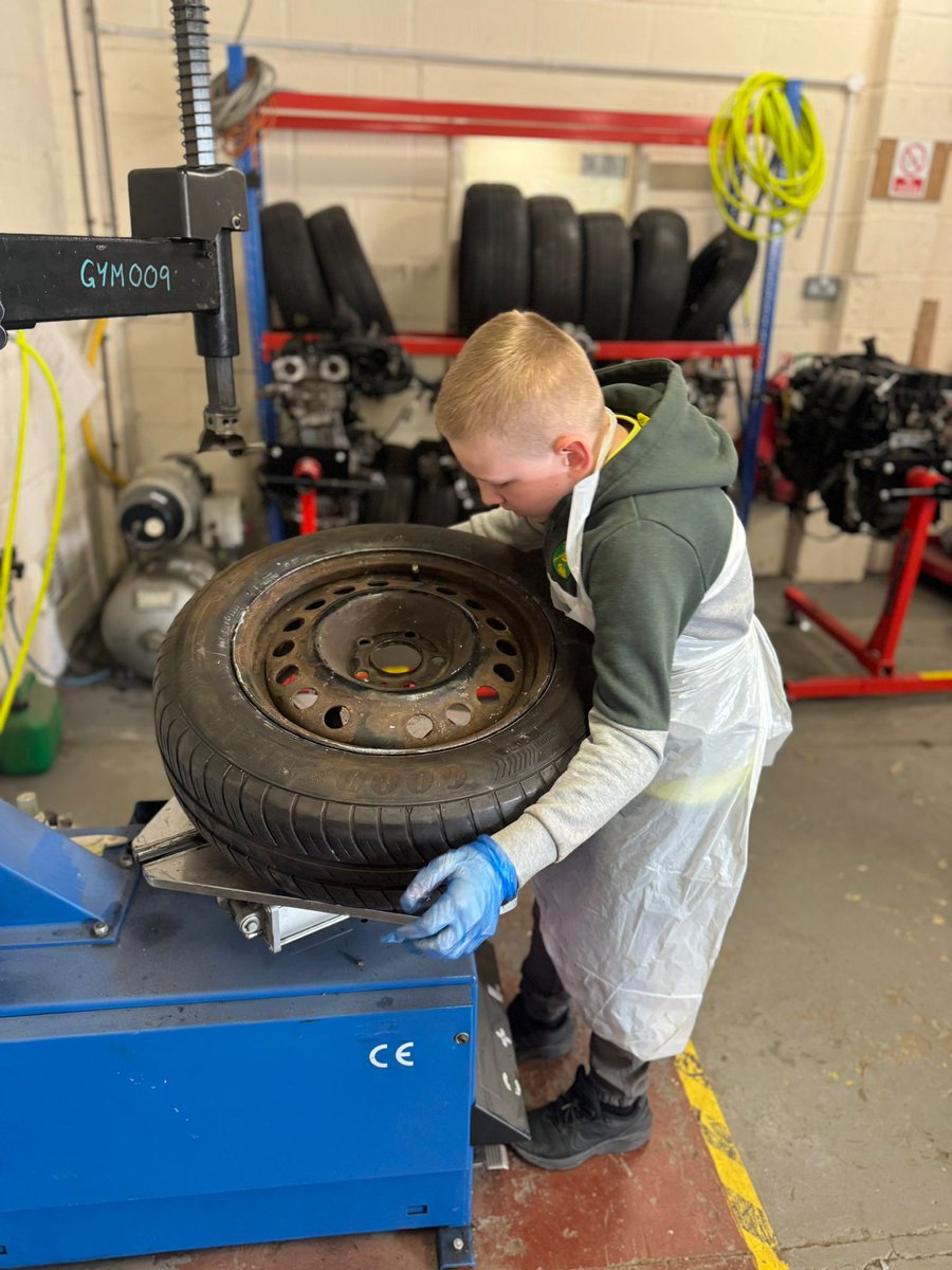 Aceproject1's tweet photo. Just a couple of extra photos from one of the Easter holiday clubs, where the kids were let loose on wheels and brakes. Budding mechanics of the future, maybe? 😁
#handsonexperience #gettingmessy #holidayclub #aceproject #gorleston #activenorfolk https://t.co/zmrhTbl7gh