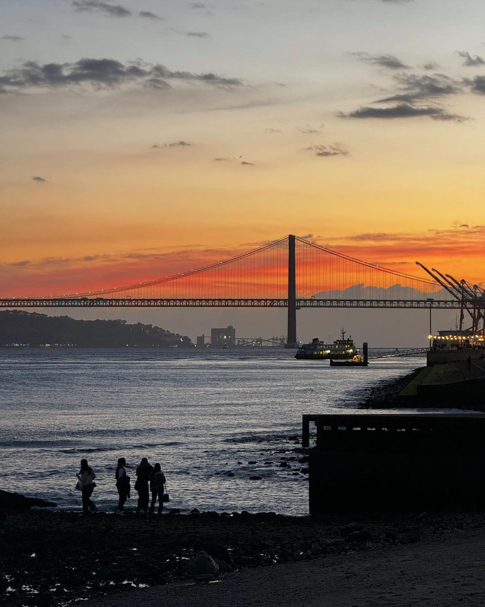 Either you love Lisbon or you are wrong. #VisitLisboa visitlisboa.com 📍 Cais das Colunas 📷 @the_red_postcards