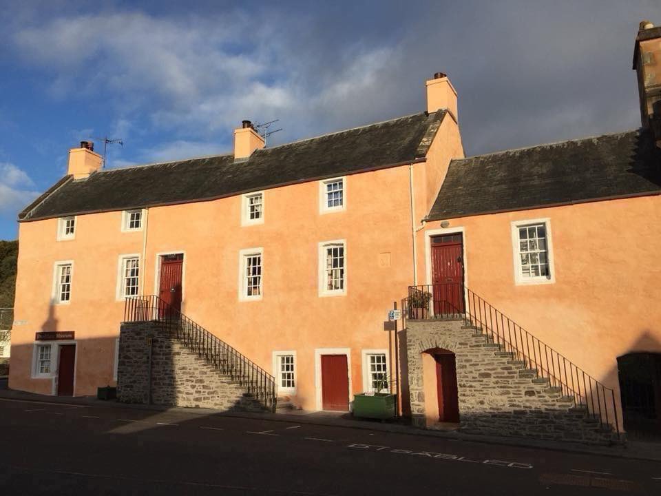 🏛️ It's #WorldHeritageDay today. Dunblane Museum building itself is museum piece dating back to 1624. It was built as town house of Dean of Dunblane Cathedral James Pearson of Kippenross, whose coat of arms of heart impaled by sword can be seen on outside wall...