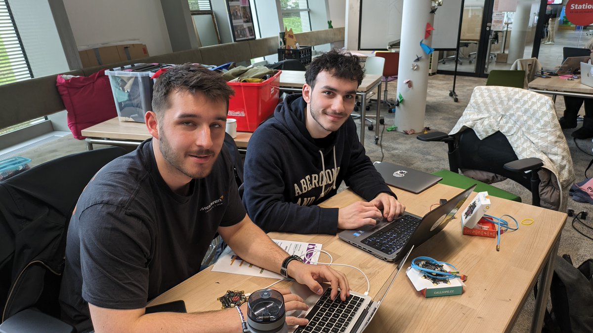 Had a great @microblocksfun workshop at @AvansHogeschool in Breda using @CalliopeMini, @microbit_edu, @elecfreaks, @picobricks, @citilab ED1, @adafruit Clue and Circuit Playground, @Elecrow1 Mbits and @M5Stack.