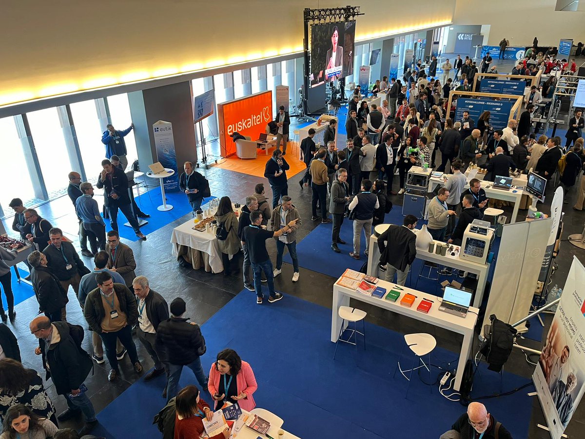FundacionFIN's tweet photo. #OTDChallenge2024 reúne a 1.400 directivos, un 16% más que el año anterior.  

▶️ https://t.co/fIQG9YqZ2l

@gob_na  @elektragroup #NavarraCiberSecurityCenter @IRIS_Navarra @ceinnavarra #Autocar @euskaltel @SKFgroup @DiariodeNavarra @NoticiasNavarra @NavarraCapital @OCRNavarra https://t.co/BsSj3xjwm0