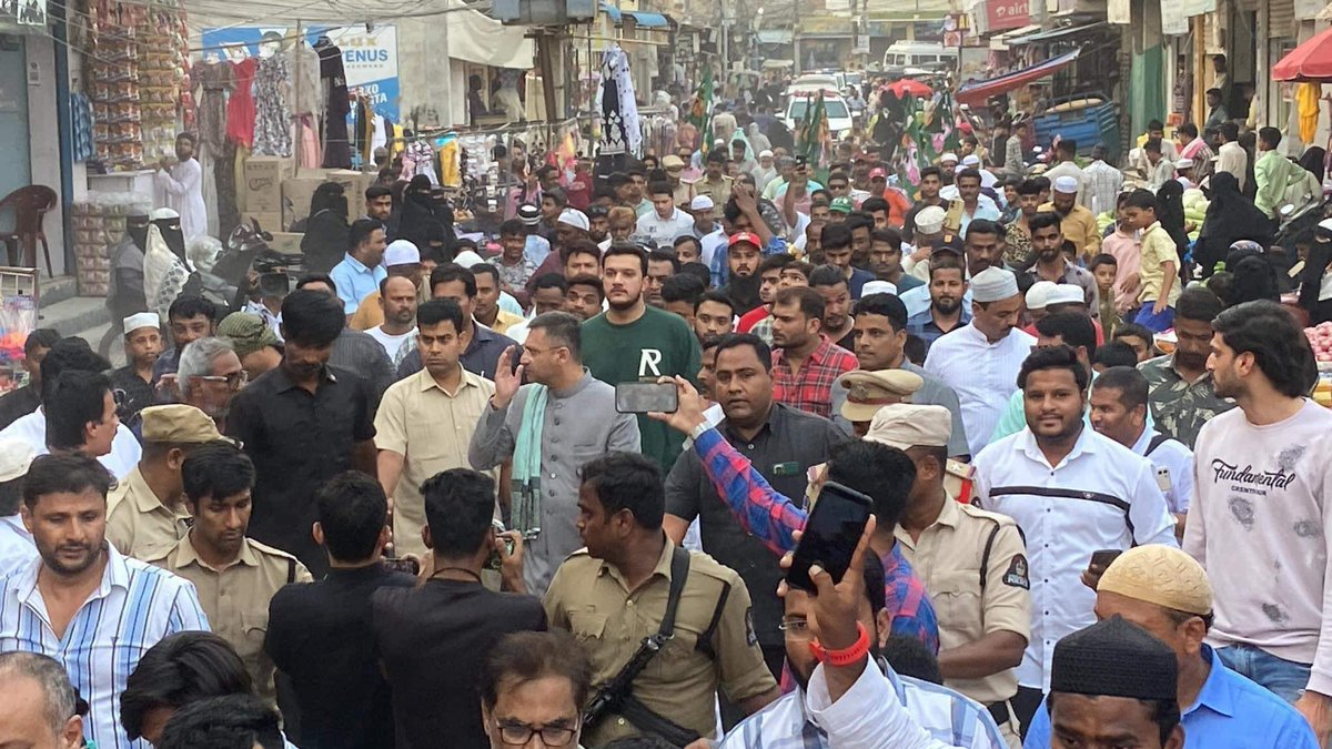 Today Paidal Daura At Ismail Nagar Barkas Div Chandrangutta constituency Under Hyderabad Parliamentary @asadowaisi