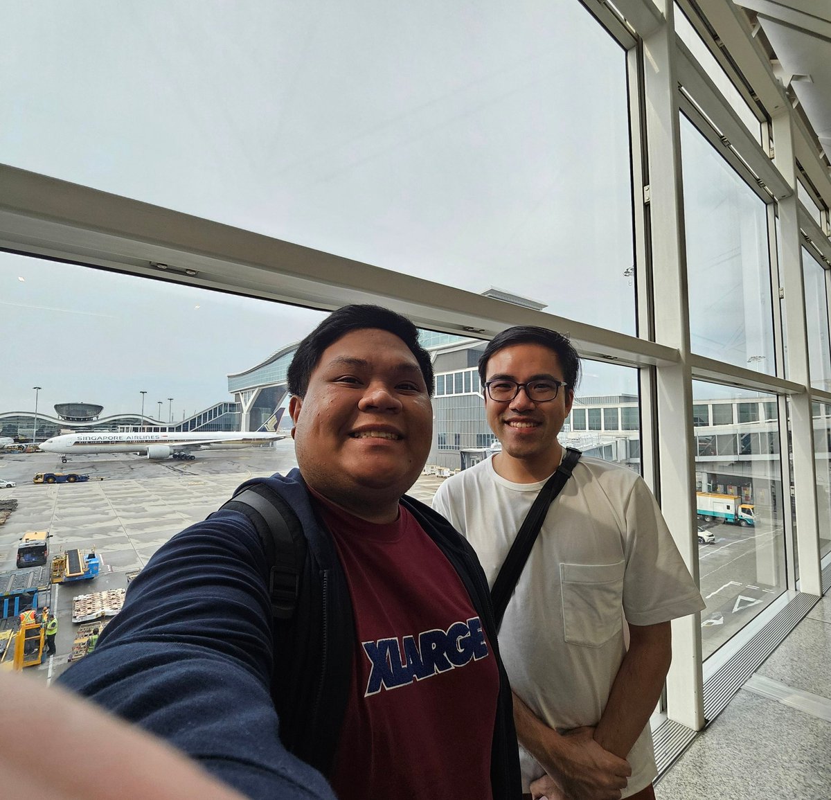 nice seeing you earlier in HKIA, @alantotz ! Same flight pa pauwi 😅