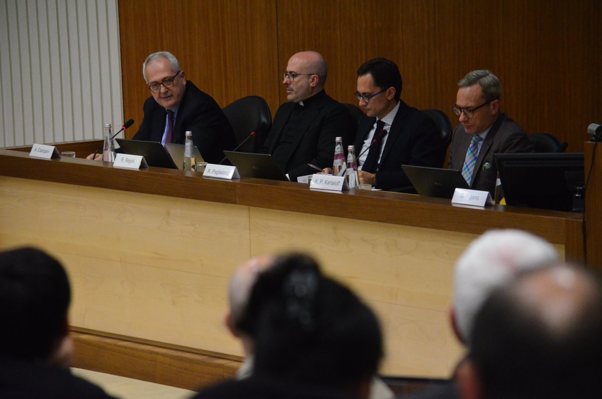 «Volendo considerare l’#Europa come il capo del corpo dell’#Occidente, viene spontaneo pensare al #cristianesimo come alla sua anima, dato che gli diede forma e unità». Così Mons. Paul R. Gallagher @TerzaLoggia aprendo il convegno sulla #diplomazia di Pio XII nel dopoguerra