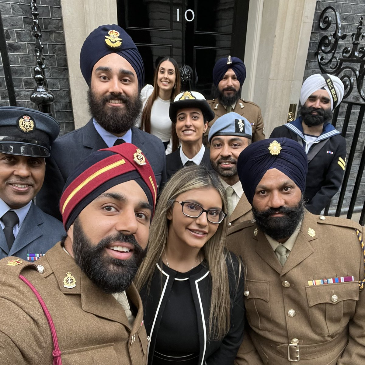 No ordinary job, was great to join the @DefenceSikhNW at the Vaisakhi at No 10. Sikhs play crucial roles across UK society, from business to the armed forces, thankful as always to call this my home 🇬🇧 #britisharmy #sikh #British