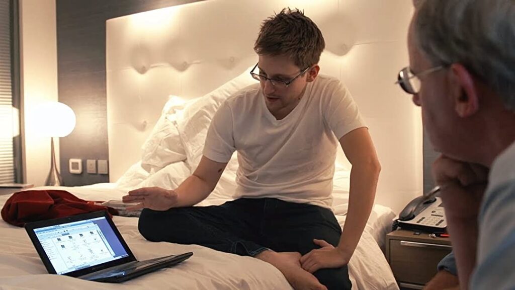 ParisCinemaClub's tweet photo. [Ciné-club] 🤖
"Un documentaire aux allures de thriller paranoïaque" @leJDD 

Dans le prochain Techflix, on revient sur CITIZENFOUR dans lequel la réalisatrice #LauraPoitras rencontre le lanceur d'alerte #EdwardSnowden. Passionnant.

Jeudi 25 avril 20h30 aux Écoles. https://t.co/bKMImqQy68