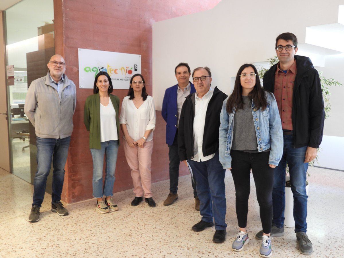 Avui ens visita del Secretari d'Alimentació del Departament d'@accioclimatica i @FundacioAlicia, que aplega alimentació i ciència per investigar sobre 'productes i processos gastronòmics per a millorar l'alimentació de les persones'. Per molta més #recerca en alimentació!