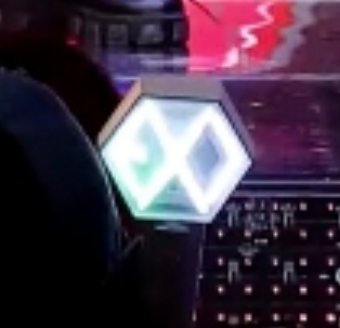 fahsxp's tweet photo. สเตจ Psychic มันน่ารักตรงที่สามารถเอาทั้งแท่งไฟEXOและแท่งไฟของอี้ชิงเข้าได้นี่แหละ เพราะอี้ชิงเป็นทั้งเลย์จางของเป้ยเขอและเลย์เอ็กโซของเอลี่ 💜
#LAY_Psychic @layzhang
#EXO_LAY #LayZhang https://t.co/blXriId1gz