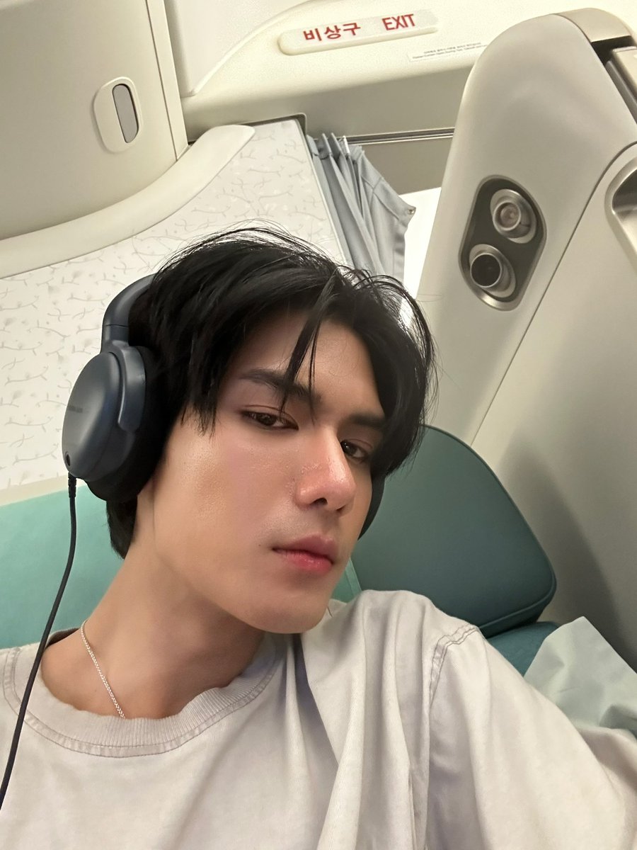 netsiraphop's tweet photo. Life is travel✈️  #netsiraphop https://t.co/3zSRAT0Fj0