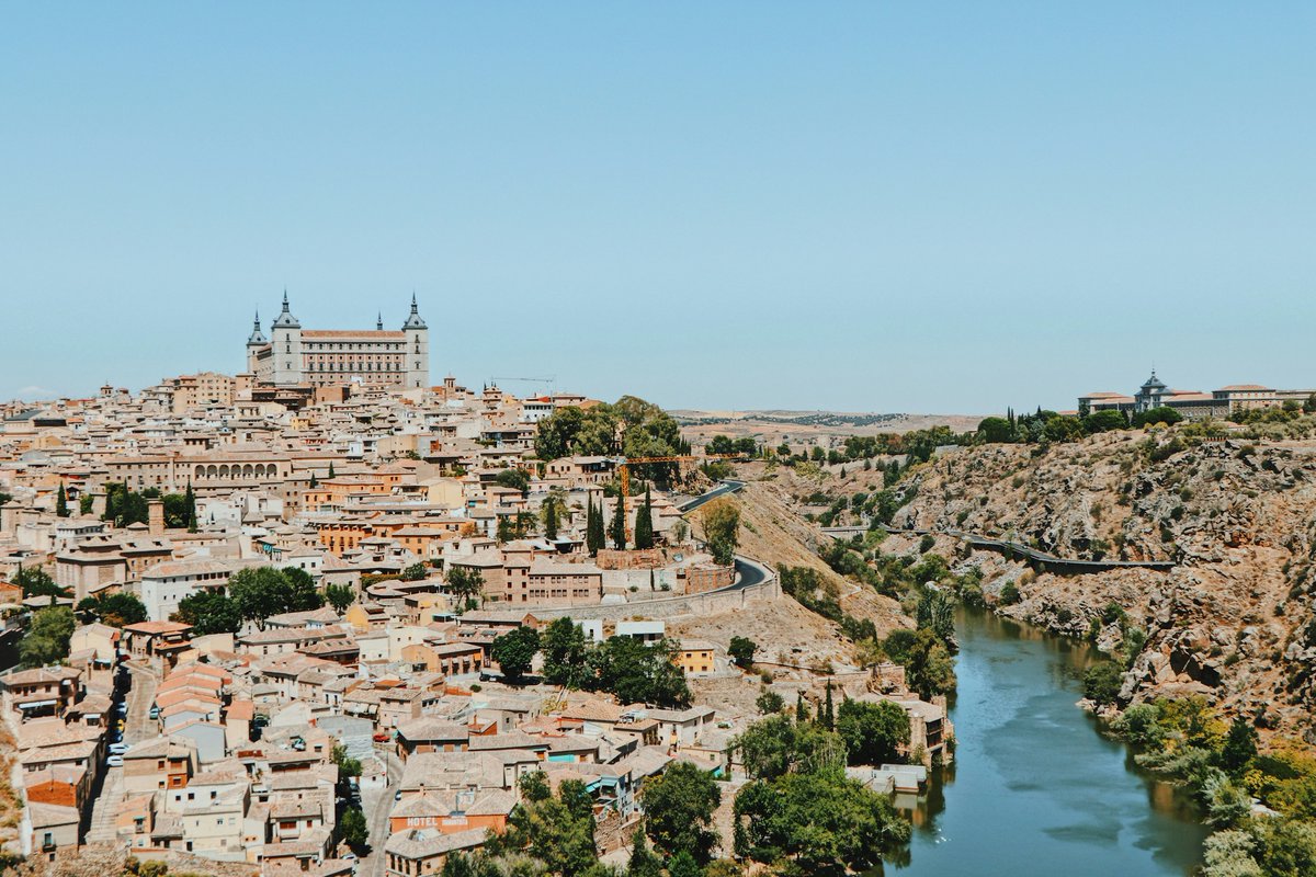 Heritage sites seen by heritage satellites!

#ESAarchives marks #InternationalMonumentDay with an ERS-1 satellite image – find out about the #WorldHeritage site of Toledo, Spain, in our Object of the Month and watch out for more digitised ERS images coming soon! 👇