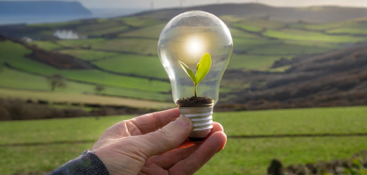 🚜 A new project has launched to support farmers in Cornwall to reduce their carbon footprint, enhance water resilience and boost nature recovery on their lands. Agri Carbon is delivered on behalf of the Growth Hub and part-funded by @CIOSGoodGrowth ➡️ orlo.uk/Agri_Carbon_Ke…