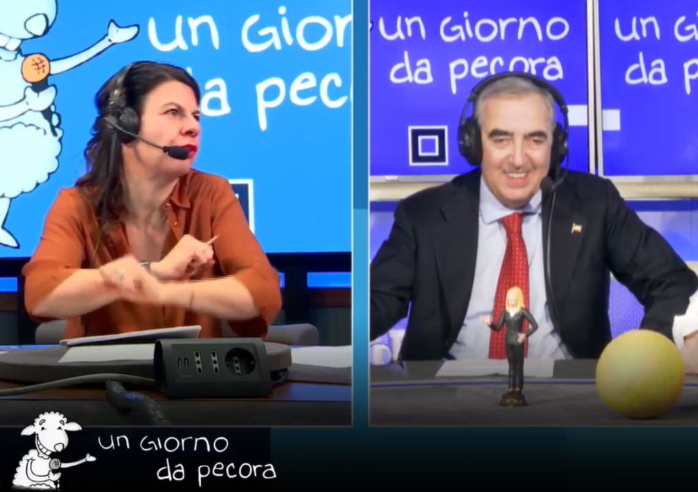 Salutato @marcomarsilio, diamo il benvenuto in studio ad un uomo che ha quasi 600 cravatte: è con noi a @Radio1Rai #ugdp il capogruppo @forza_italia in Senato e membro della Vigilanza Rai Maurizio @gasparripdl!