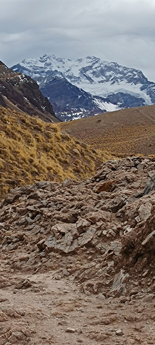 Jorge_Ar__'s tweet image. #CerroAconcagua #Montañas #Andes #Argentina #Aventura #Alpinismo #Trekking #Expedición #Cumbre #Naturaleza #ExploraArgentina

El significado del nombre del cerro Aconcagua

• El nombre del cerro Aconcagua proviene de la lengua quechua y significa "Centinela de Piedra". Sin