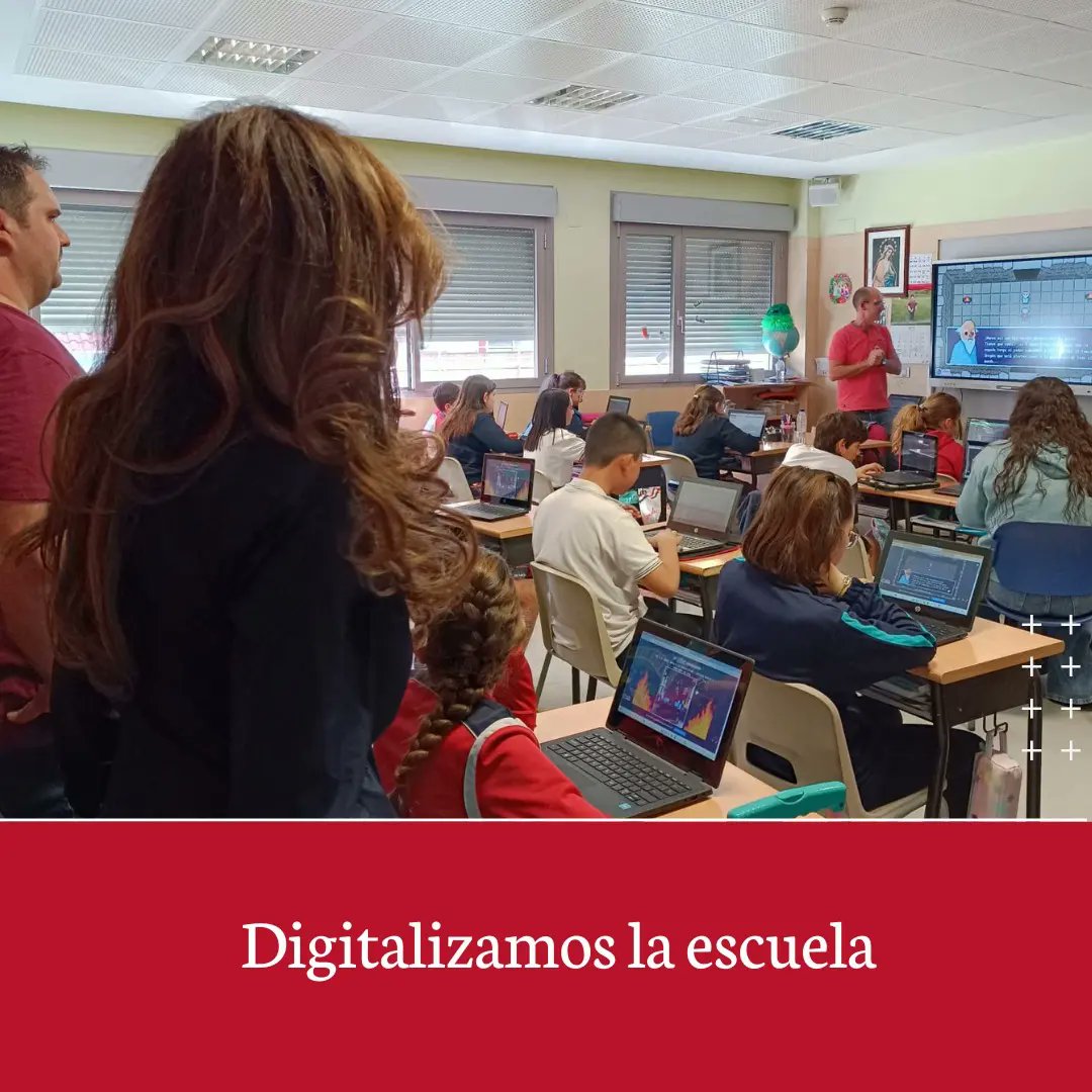 csjva's tweet photo. ¿Sabías que formamos parte del proyecto de @educacyl #DigitalizamosLaEscuela para que nuestros docentes tengan un apoyo directo de especialistas en TIC para la incorporación de la tecnología en los procesos de enseñanza y aprendizaje? https://t.co/QH1jZ7orq0