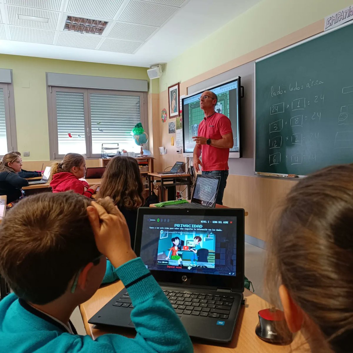 csjva's tweet photo. ¿Sabías que formamos parte del proyecto de @educacyl #DigitalizamosLaEscuela para que nuestros docentes tengan un apoyo directo de especialistas en TIC para la incorporación de la tecnología en los procesos de enseñanza y aprendizaje? https://t.co/QH1jZ7orq0