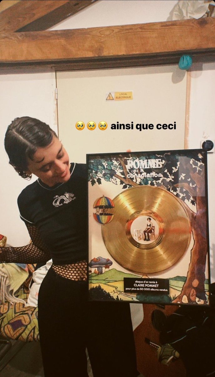 Pomme a reçu un disque d'or pour son album #Consolation 📀