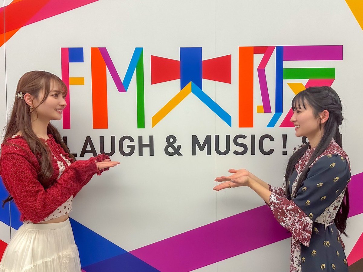 ClariS_Staff's tweet photo. FM大阪「Rhythmic+WORLD」にゲスト出演させていただきました〜💓ありがとうございます🐙
しょう治さんの暖かい雰囲気に包まれながら、あっという間の楽しい時間を過ごすことが出来ました🥰
またおじゃま出来るように頑張ります🔥

🐰 #ClariS 🐱
 #アンダンテ
 #Iris
 #RythmicWORLD https://t.co/XeJ9EsJjVw