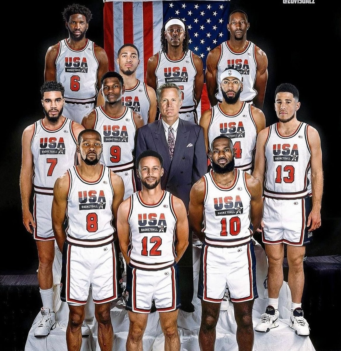 PasionBasketNBA's tweet photo. Después del batacazo en el último Mundial, EEUU ya prepara su arsenal para arrasar en los próximos JJOO de 2024

Y así han ido mostrando cómo han ido reclutando a todos los jugadores que lucharán por el Oro

𝐂𝐨𝐧 𝐭𝐨𝐝𝐨𝐬 𝐮𝐬𝐭𝐞𝐝𝐞𝐬, 𝐞𝐥 𝐃𝐫𝐞𝐚𝐦 𝐓𝐞𝐚𝐦 𝟐.𝟎: https://t.co/JKZL1XSzmE