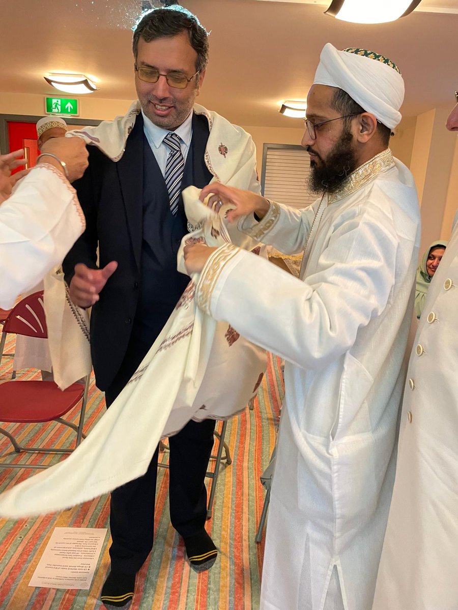 Bohras_UK's tweet photo. Thank you #MiltonKeynes Councillors @Cllrwaqasahmad, @mohammedkhan99, &amp; Council Leader @Pete_Marland for joining the #EidUlFitr celebrations hosted by the local @Dawoodi_Bohras.

We are grateful to the councillors for their service to this wonderfully diverse &amp; supportive city. https://t.co/1jIhd0KL6g