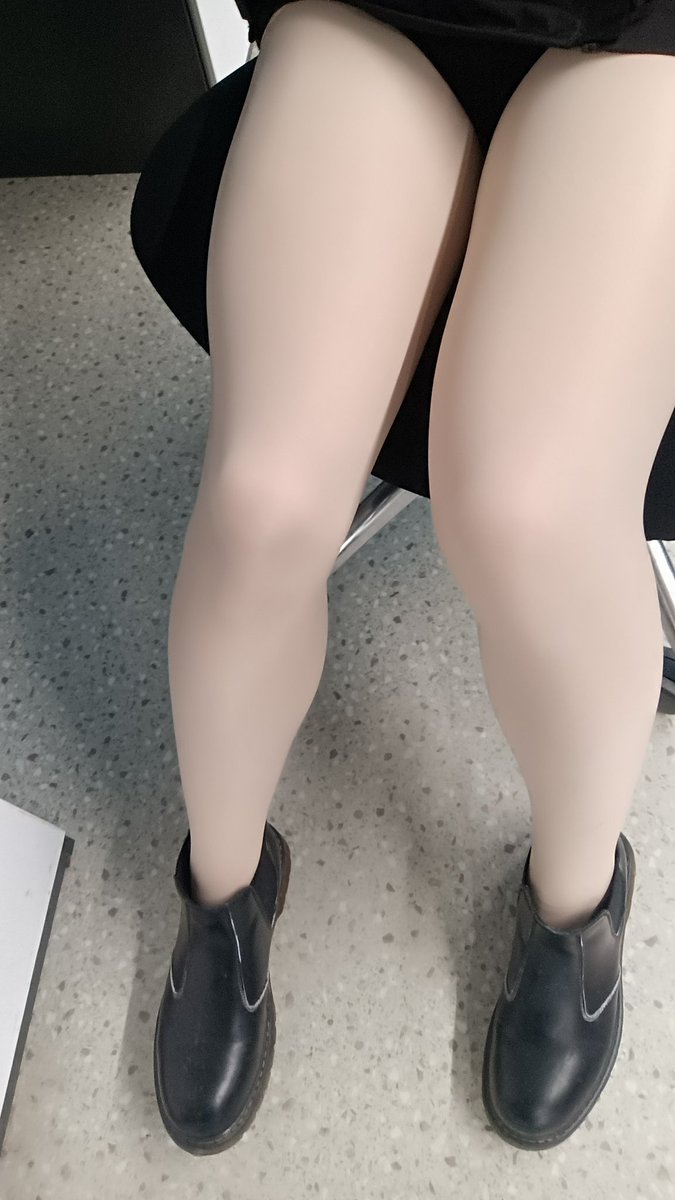 咿呀，能发推了真好啊哈哈哈😁