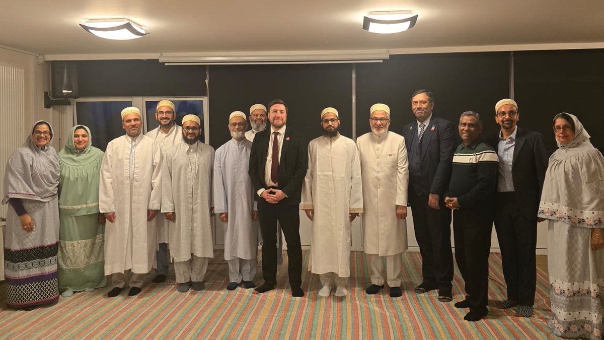 Bohras_UK's tweet photo. Thank you #MiltonKeynes Councillors @Cllrwaqasahmad, @mohammedkhan99, &amp; Council Leader @Pete_Marland for joining the #EidUlFitr celebrations hosted by the local @Dawoodi_Bohras.

We are grateful to the councillors for their service to this wonderfully diverse &amp; supportive city. https://t.co/1jIhd0KL6g