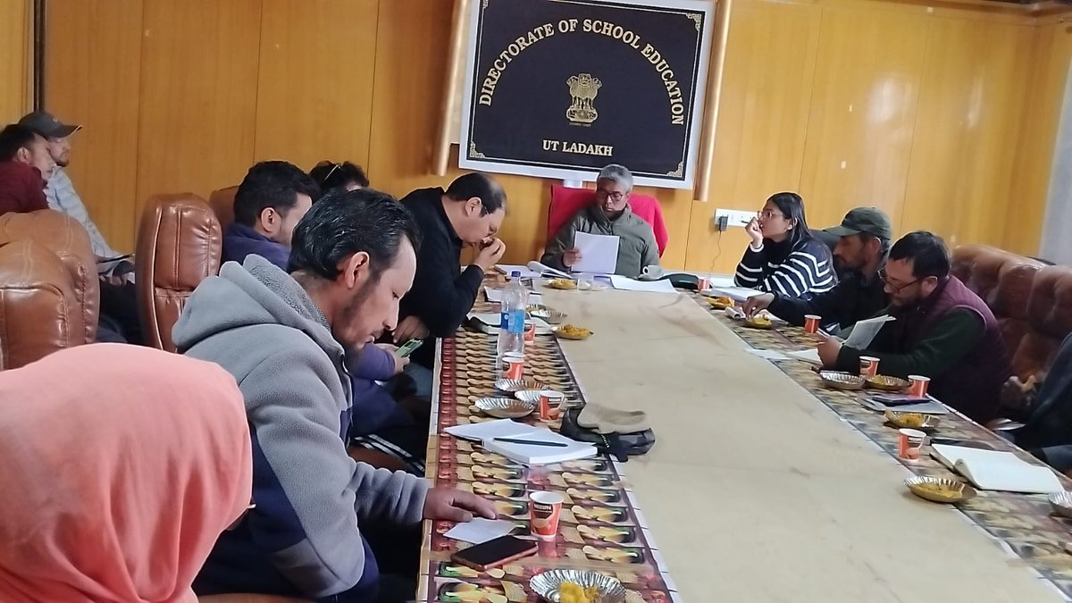 dse_ladakh's tweet photo. Sh. TSERING Paldan @dse_ladakh  led a high-level meeting with private schools of Kargil district  to finalize fee regulation, #NEP 2020 implementation, #RTE12(1)C, and parent-teacher associations in the district @lg_ladakh https://t.co/6xtmusm3Kz