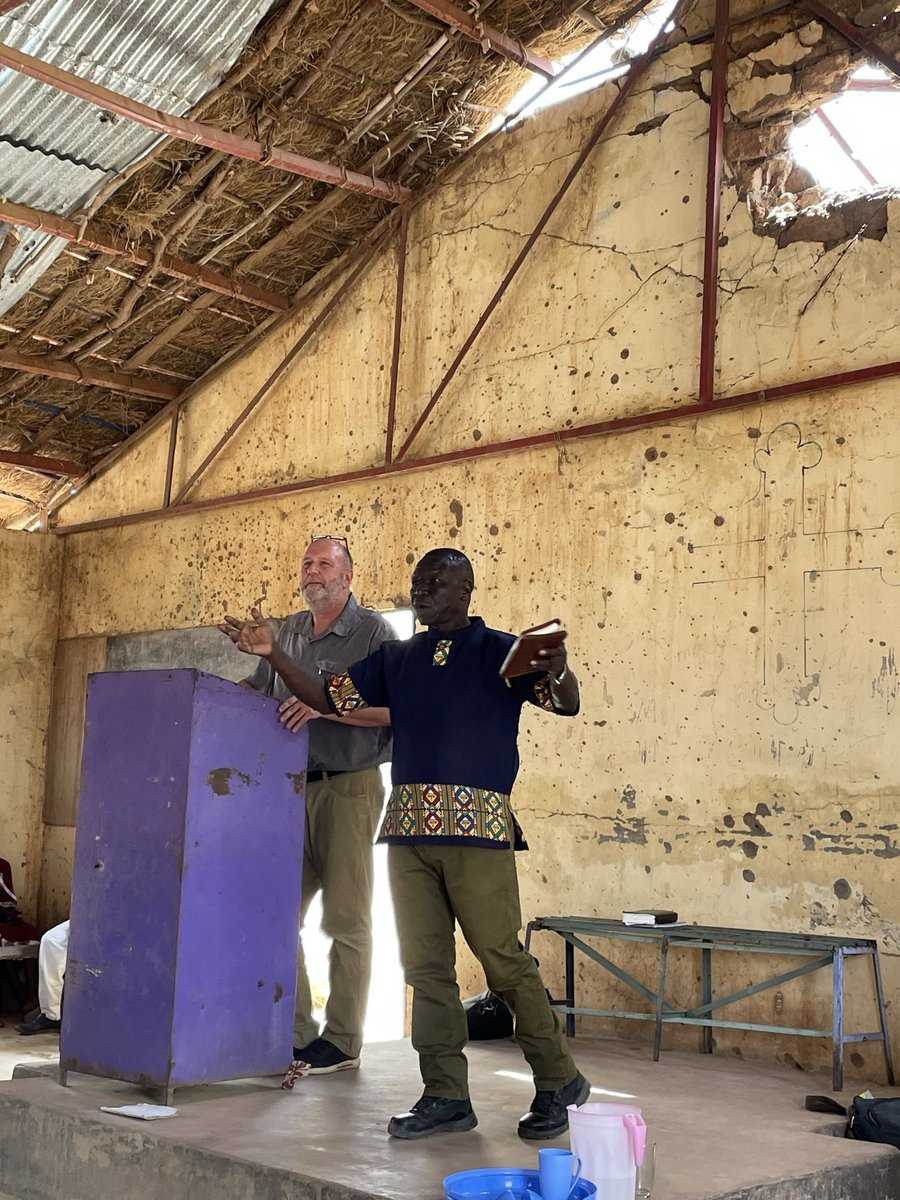 PersecutedMedia's tweet image. Preaching in a church with visible bomb damage in the Nuba mountains of Sudan. #prayforthepersecuted #preach #testify #word #nuba #sudan #persecution