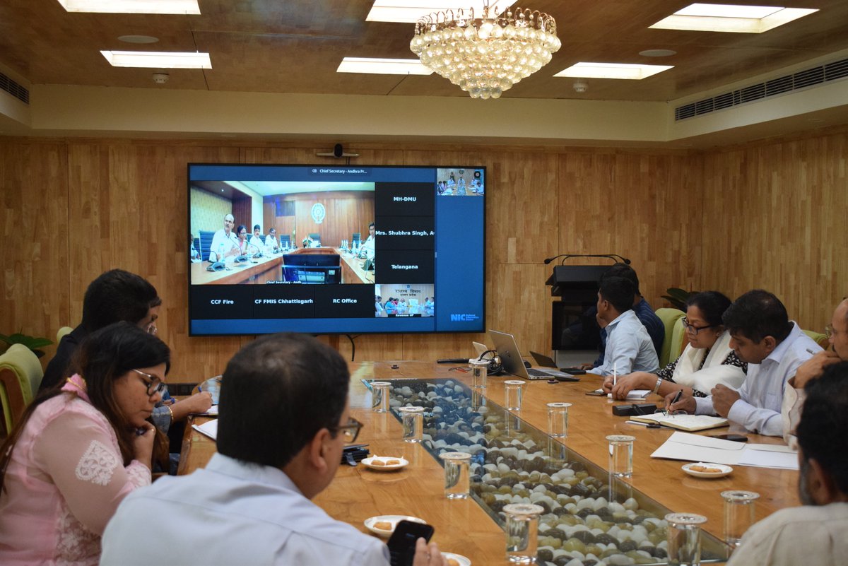 ndmaindia's tweet photo. Shri Krishna S Vatsa, Member @ndmaindia
chaired a review meeting today on Heatwave Preparedness with 11 states for the upcoming summer season 2024 on Hospital fire Safety and Forest Fire. #heatwave #beattheheat #forestfire #hospitalfiresafety https://t.co/4DuYUY9eH7