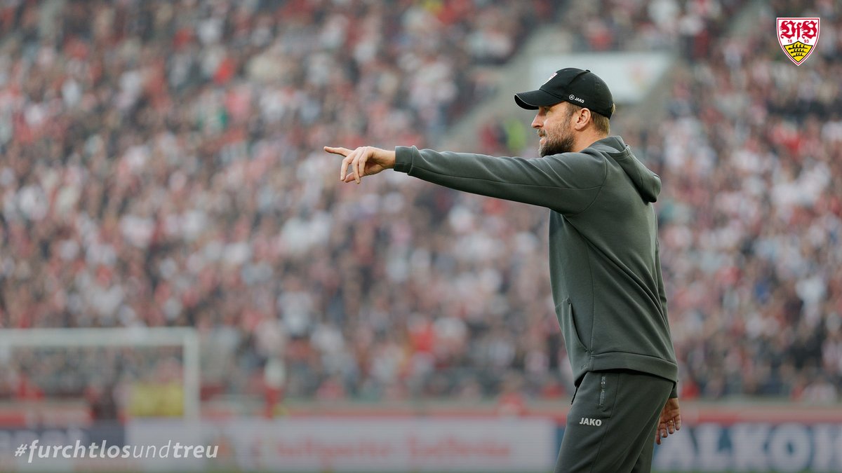 Sebastian #Hoeneß: „Wir müssen fleißig sein, gut anlaufen, lange Wege gehen. Und spielerische Lösungen finden. Wir wollen auswärts dort die Kontrolle haben. Das wird eine Aufgabe.“

#VfB | #VfBPK