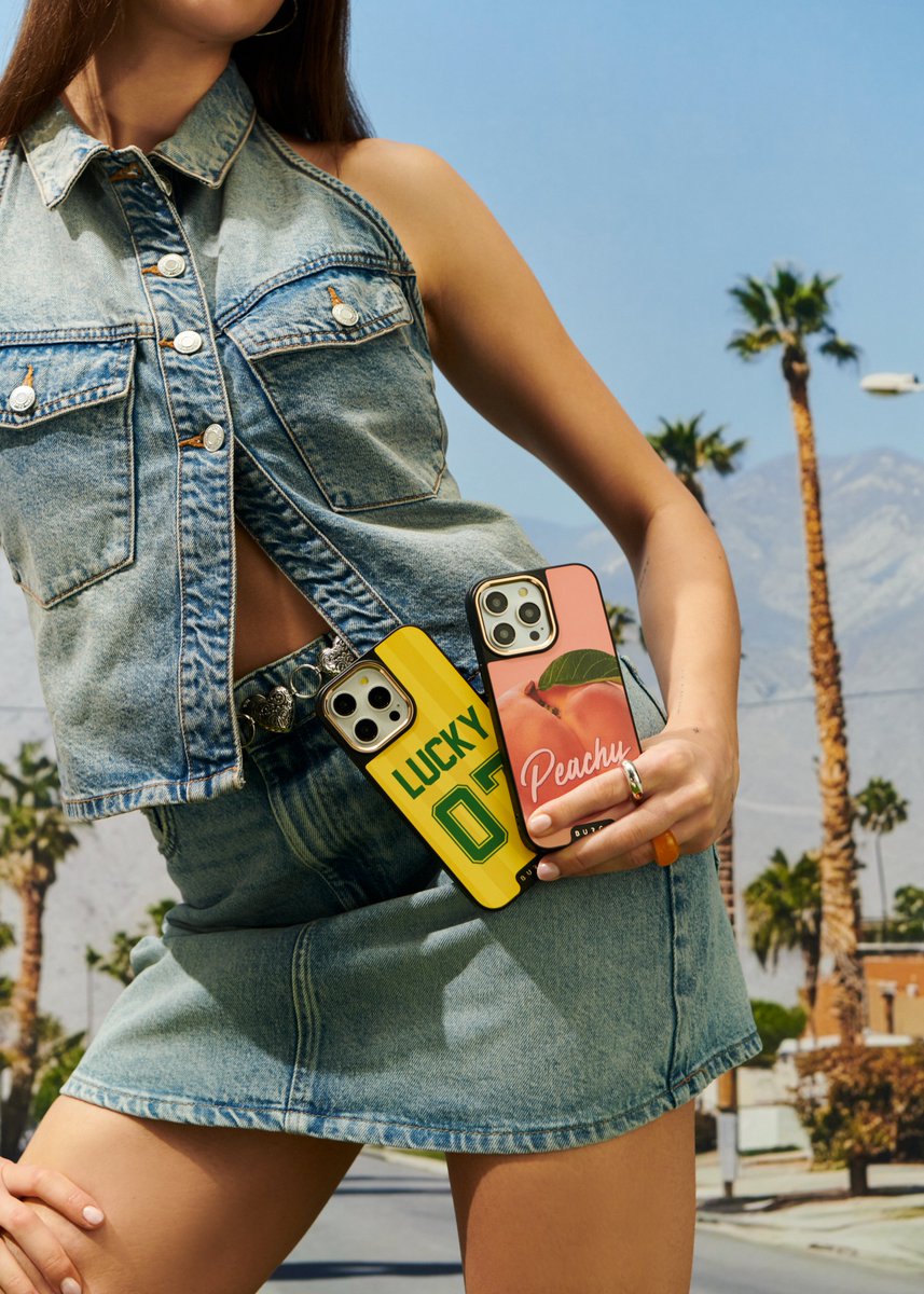 BurgaOfficial's tweet photo. Denim on demin is the only way 🩵💙

#burgaofficial #phonecase #airpodsmax #LA #peachy https://t.co/DvH8LBmU1t