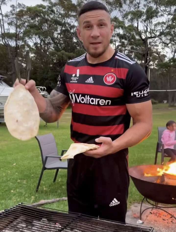 Rugby legend Sonny Bill Williams rocking a WSW jersey 😍🔥

I wouldn’t mind him in the midfield 👀