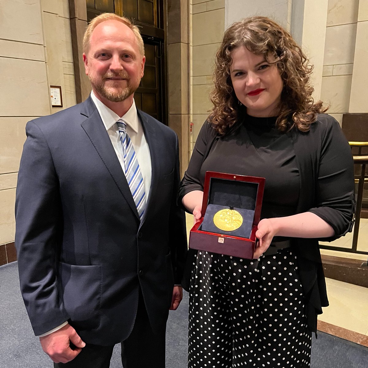 #DYK the U.S. Mint makes Congressional Gold Medals? Recently, one was presented to the women who joined the workforce during WWII—Rosie the Riveter. 📷 obverse Sculptor, Eric David Custer, Medallic Artist/Designer, Beth Zaiken, Artistic Infusion Program. bit.ly/49IPKDl.