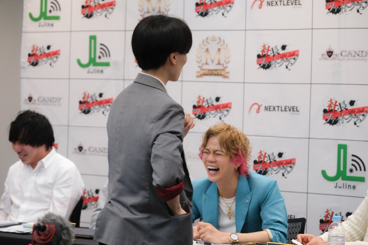 Fumiya37Magic's tweet photo. 春木開さん、ラファエルさんがMCをしている『社長ファイトクラブ』という番組に出演させていただきました！

ちょっとだけマジックもしているのでぜひ見てください！

ナダルVSインフルエンサーの大型案件争奪戦！果たして社長達は手を挙げるのか？？
https://t.co/9LcXktzB1P https://t.co/VXHlGP1yHD